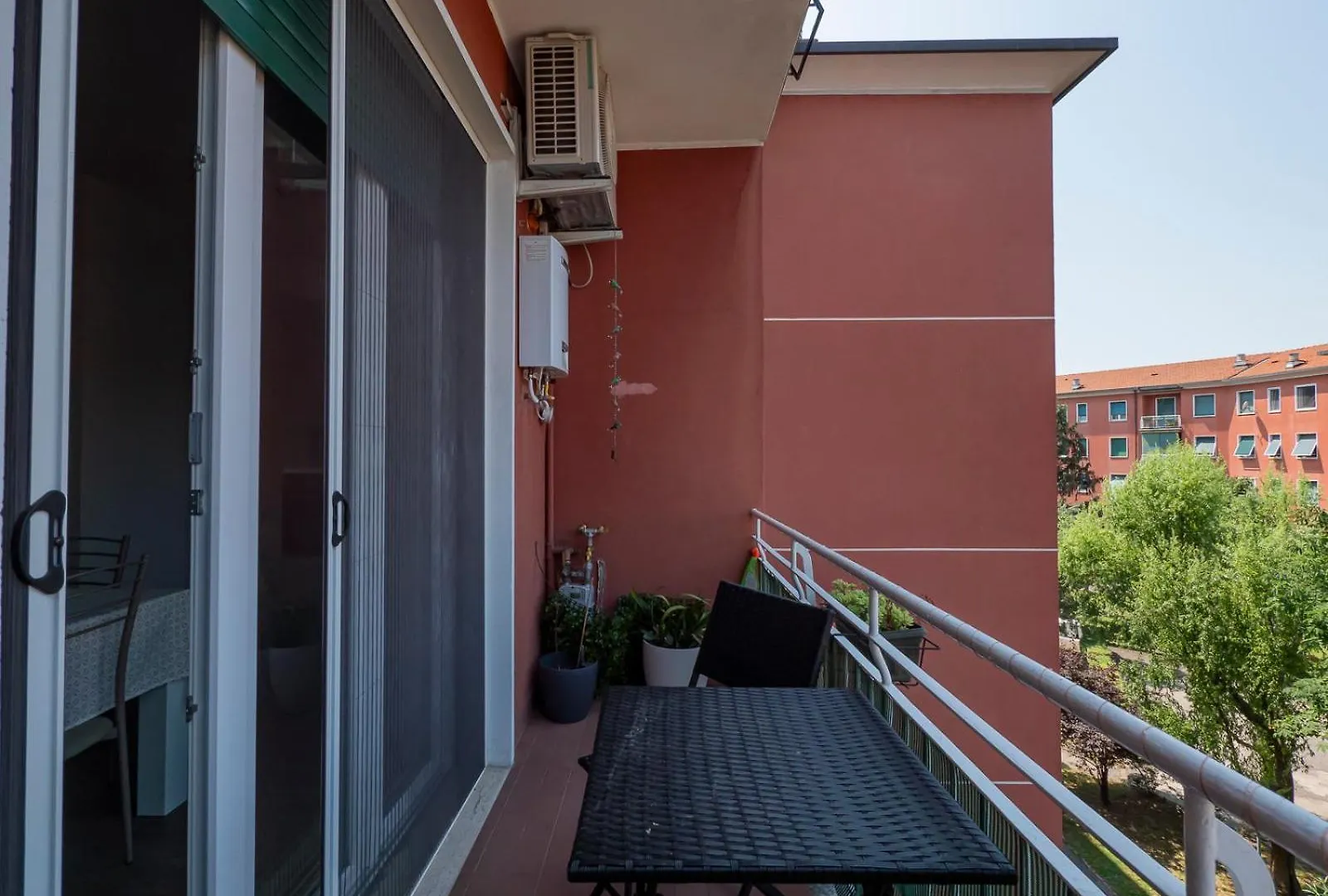 Apartment Raffinato Ed Elegante Bilocale - Lorenteggio Metropolitana M4 Milan Italy