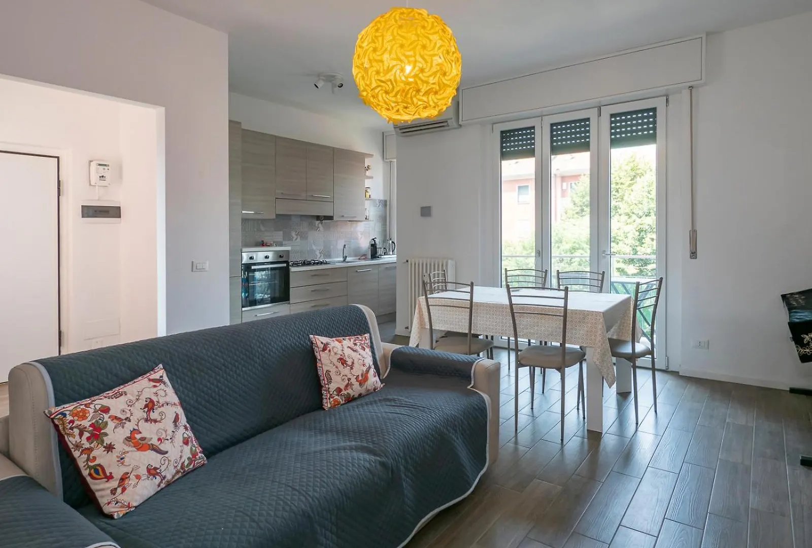 Apartment Raffinato Ed Elegante Bilocale - Lorenteggio Metropolitana M4 Milan
